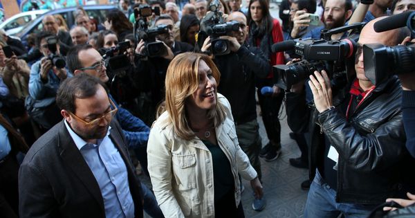 Foto: La presidenta andaluza, Susana Díaz, a su llegada a la sede de los socialistas catalanes en Barcelona el pasado 5 de abril. (EFE)