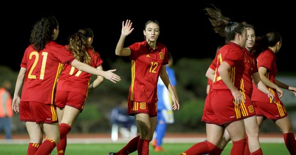 Foto:  Las jugadoras de la selección de España celebran un gol. (EFE)