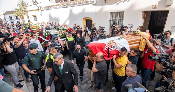 Foto: El funeral de José Antonio Reyes en Utrera. (EFE)