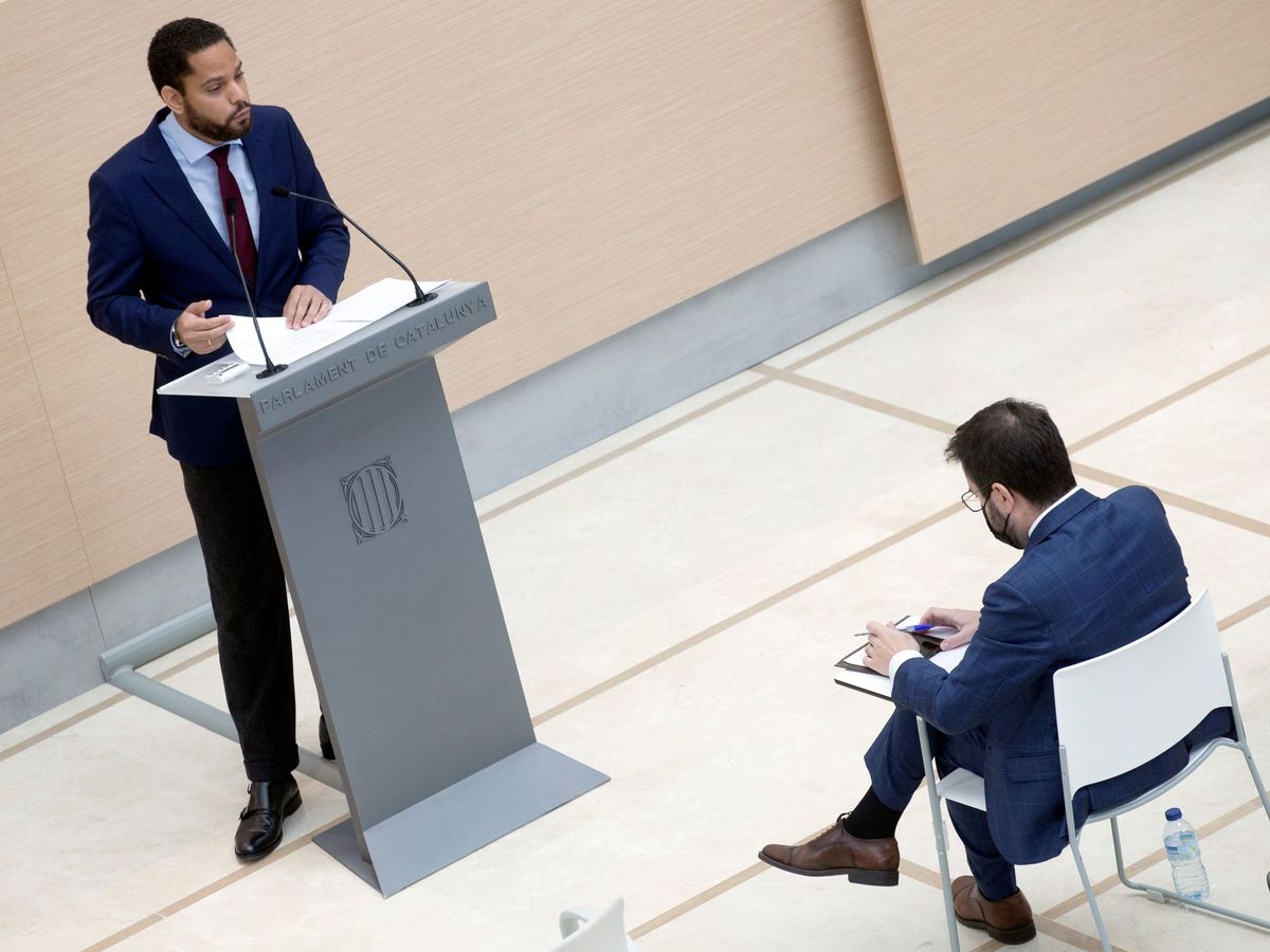 Foto: El líder de Vox en Cataluña, Ignacio Garriga, durante su intervención en la segunda sesión del debate de investidura de Pere Aragonès. (EFE)