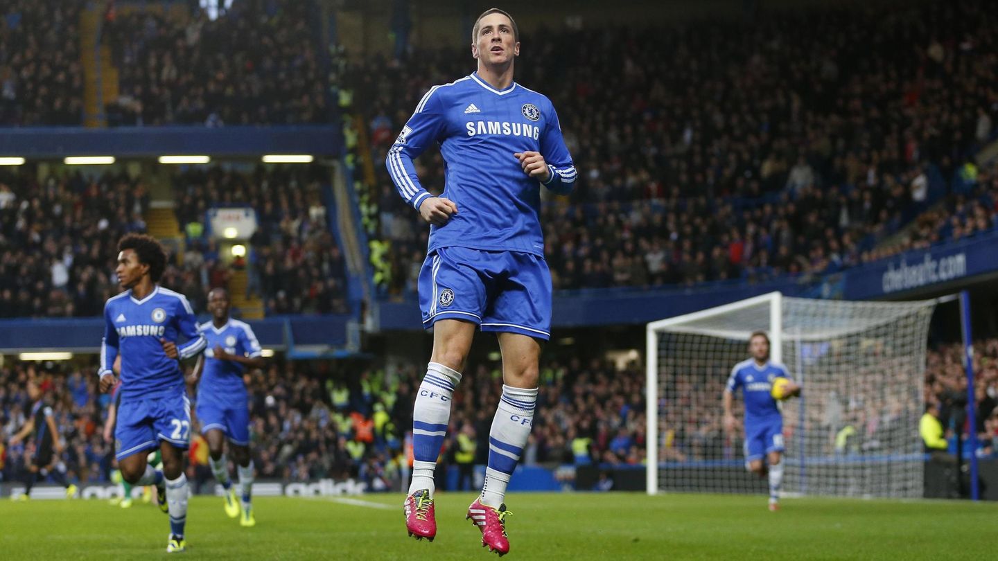 Fernando torres of chelsea celebrates scoring against crystal palace during their english premier league soccer match at stamford bridge, london