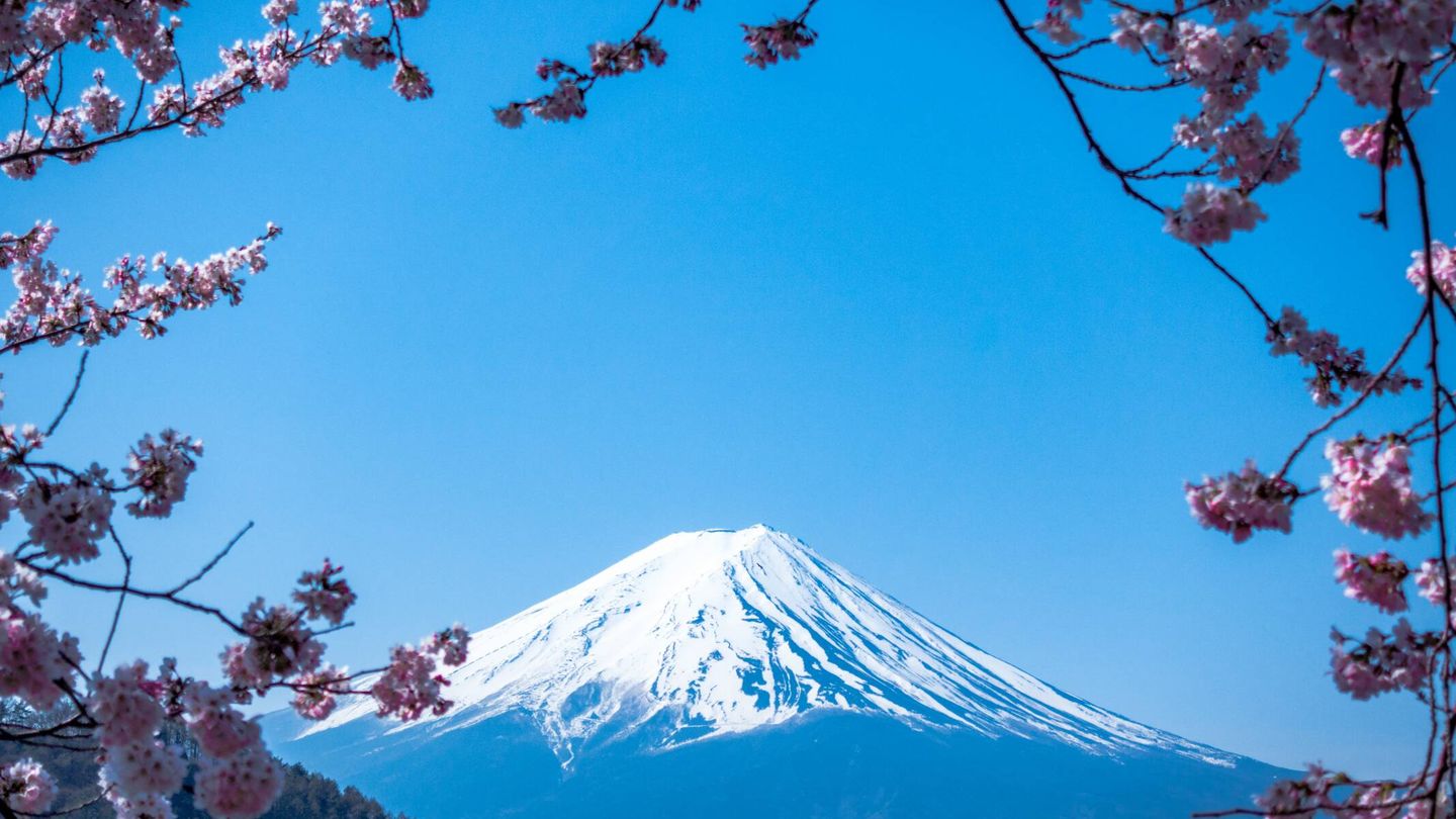 El Monte Futji es testigo de la experiencia Otsukimi (Jj Ying/Unsplash)