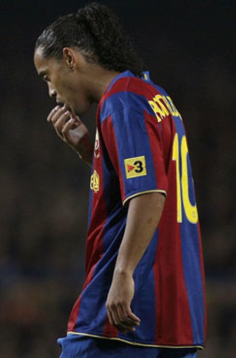 Foto: Ronaldinho no será tiular ni con el Barça en cuadro