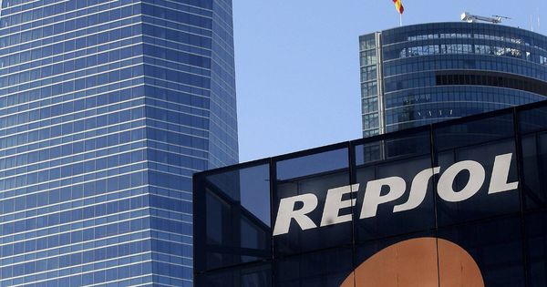 Foto: Imagen con el logotipo de la petrolera española Repsol, en su sede del Paseo de la Castellana en Madrid