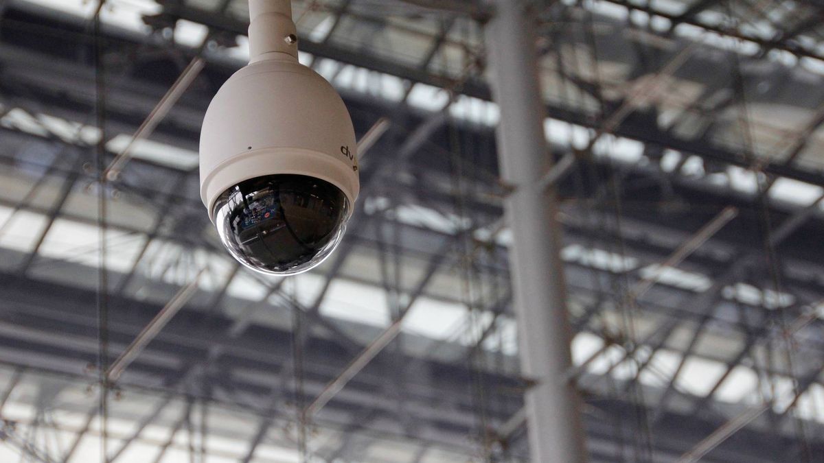 Cómo configurar tu cámara de seguridad para que puedas vigilar (y que nadie  te espíe)