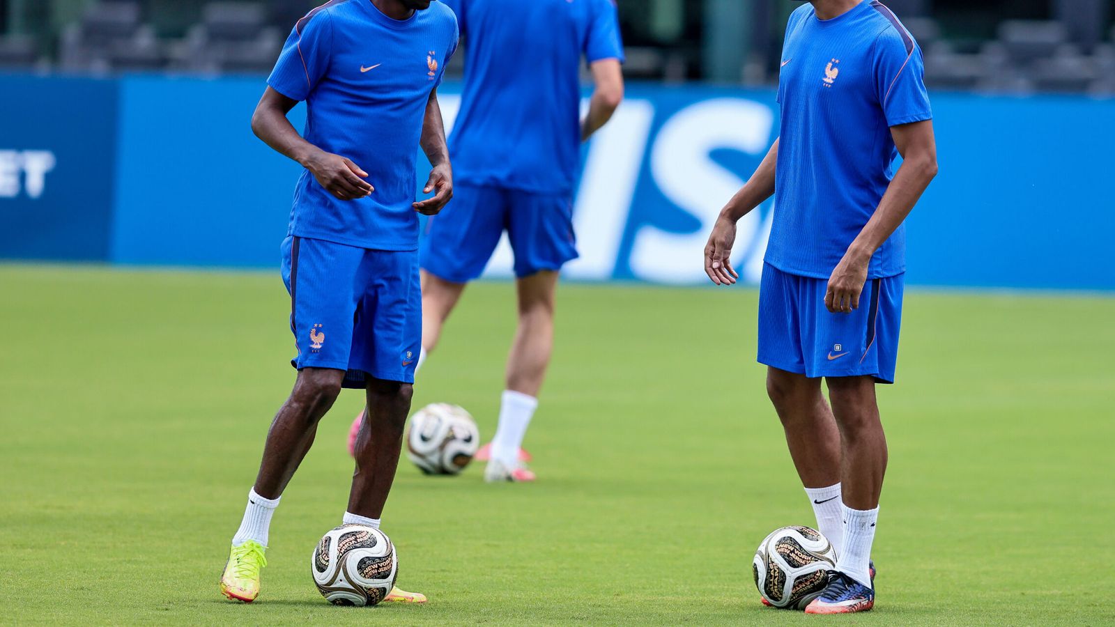 Mbappé, Dembélé y Lamine Yamal, los favoritos en la lista de los 30 candidatos al Balón de Oro
