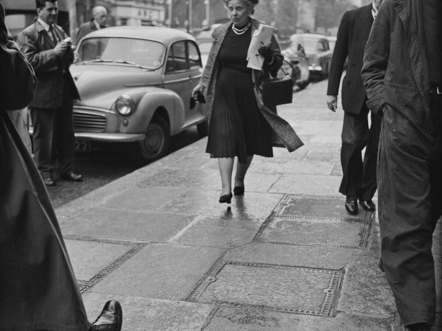 Rebecca West llegando a otro juicio famoso, el de Lady Chatterley, en 1960. (Getty Images)