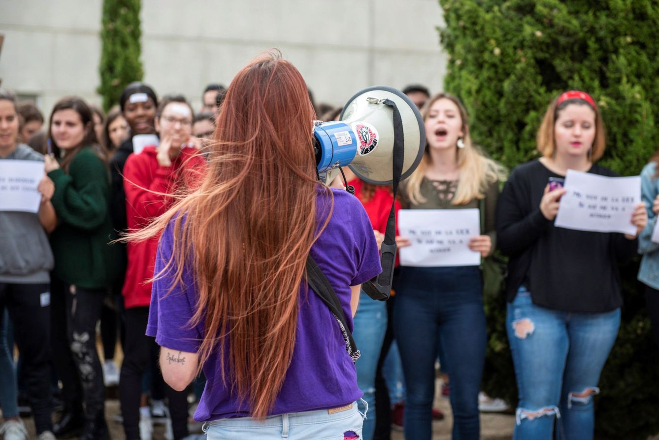 Protesta estudiantil ante la Universidad de Extremadura. (EFE)