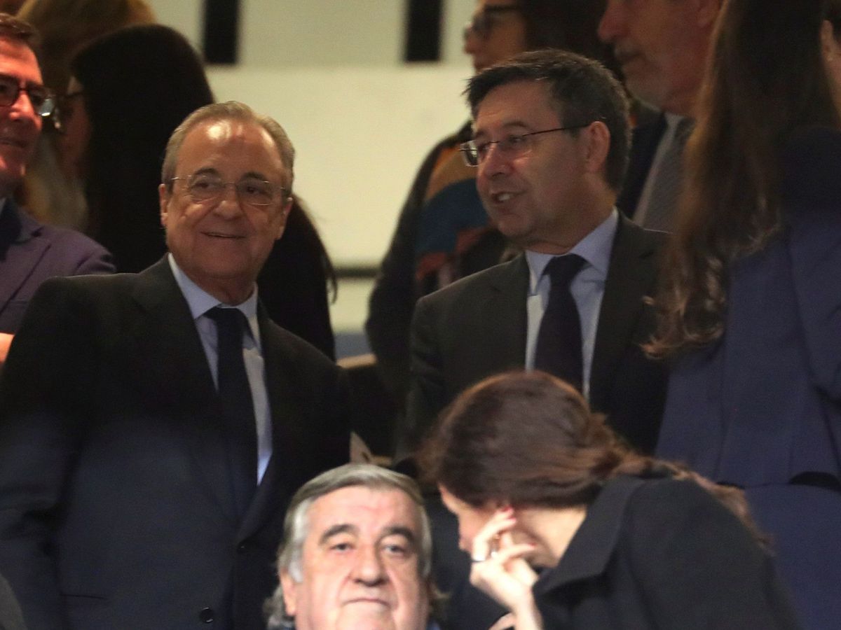 Foto: Florentino Pérez en el palco del Bernabéu con Josep María Bartomeu. (EFE)