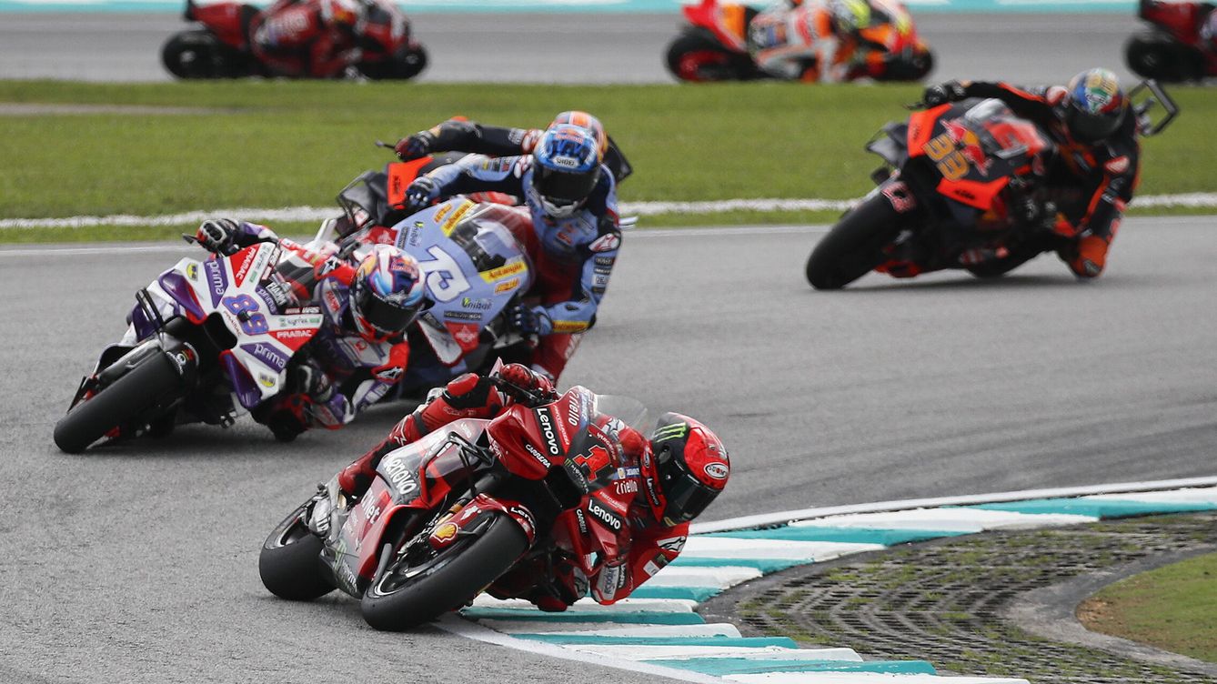 Foto: MotoGP hoy, GP Malasia 2023 | Carrera al sprint: ganador, resumen y resultados de Jorge Martín y Marc Márquez, en directo (EFE / FAZRY ISMAIL)
