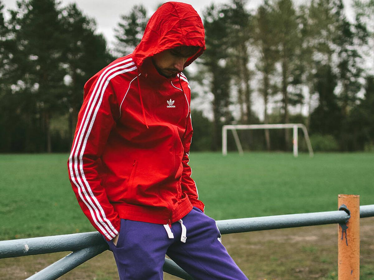 Foto: Chándales Adidas para hombre que han sido un icono en la historia (Maxim Mushnikov para Unsplash)