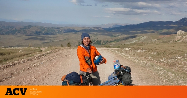 El viaje de Isabel Del Real desde Francia hasta Irán en bicicleta: 