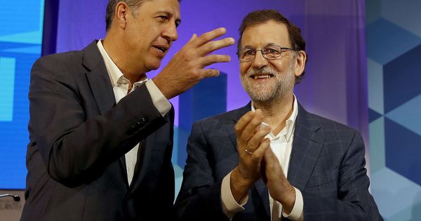 Foto:  El presidente del PP y del Gobierno, Mariano Rajoy (d), junto al nuevo presidente del PPC, Xavier García Albiol (i). (EFE)