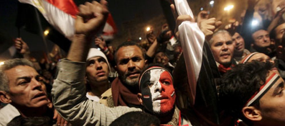 Foto: El pueblo egipcio celebra la marcha de Mubarak con la mente puesta en la transición