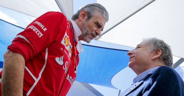 Foto: Maurizio Arrivabene charlando con Jean Todt, presidente de la FIA, en Australia. (EFE)