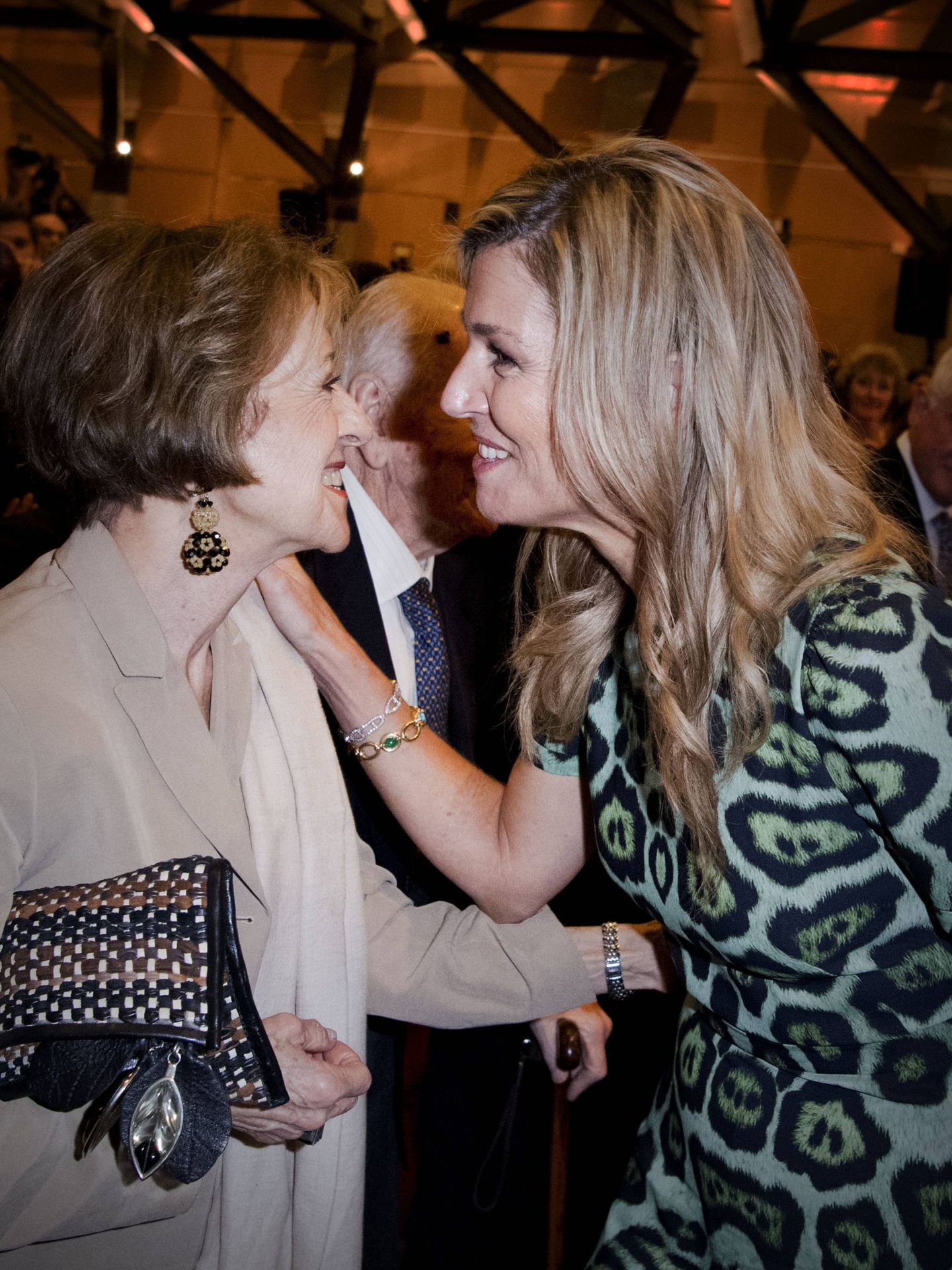 La reina Máxima con su madre durante una visita a Argentina. (Cordon Press)