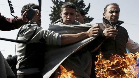 Un refugiado se quema a lo 'bonzo' en Idomeni para que abran las fronteras