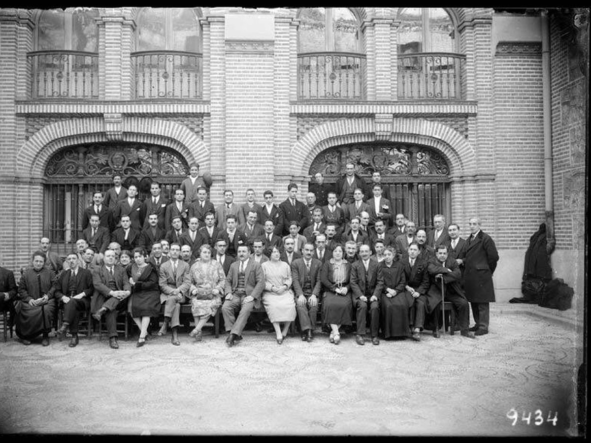 Foto: Personal de la Imprenta Municipal, en una imagen de 1928. (Ayuntamiento de Madrid)