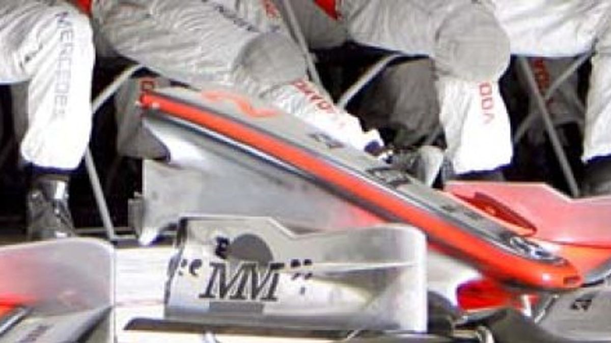 McLaren prueba en Montmeló un renovado alerón delantero con de la Rosa y Alonso