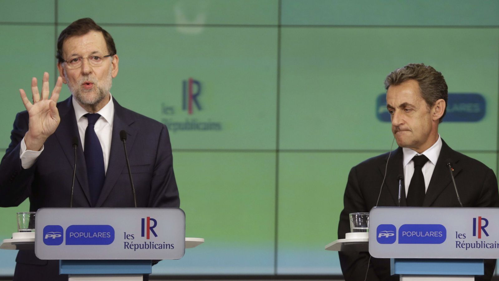 Foto: El presidente del Gobierno, Mariano Rajoy (i), y el expresidente francés, Nicolás Sarkozy (d). (EFE)