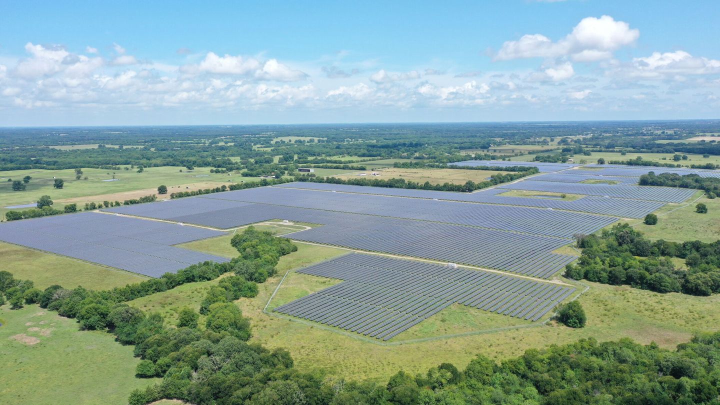 La suma de instalaciones fotovoltaicas multiplica su impacto ambiental. (Reuters/D. Base)