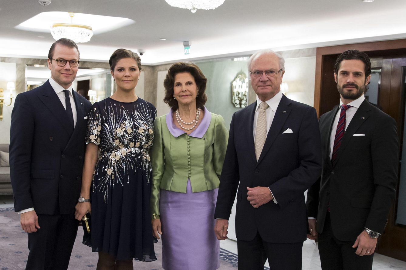 Victoria de Suecia junto a su marido, sus padres y su hermano.