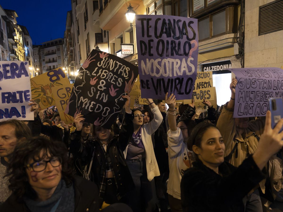 Foto: Vista de una manifestación del Día de la Mujer. (EFE/ Antonio García)
