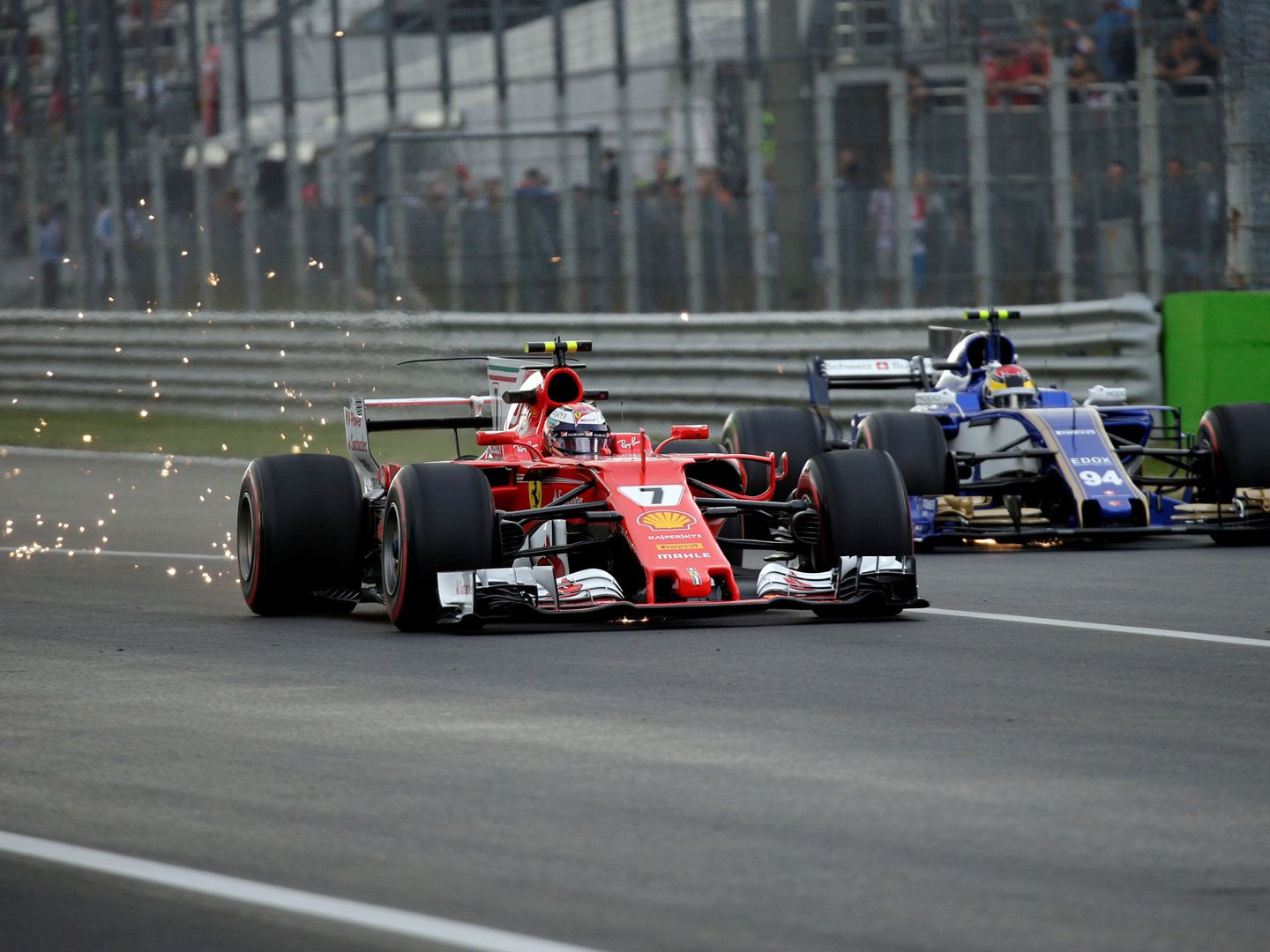 Kimi Raikkonen y Pascal Wehrlein en los entrenamientos libres 1 del GP de Italia.