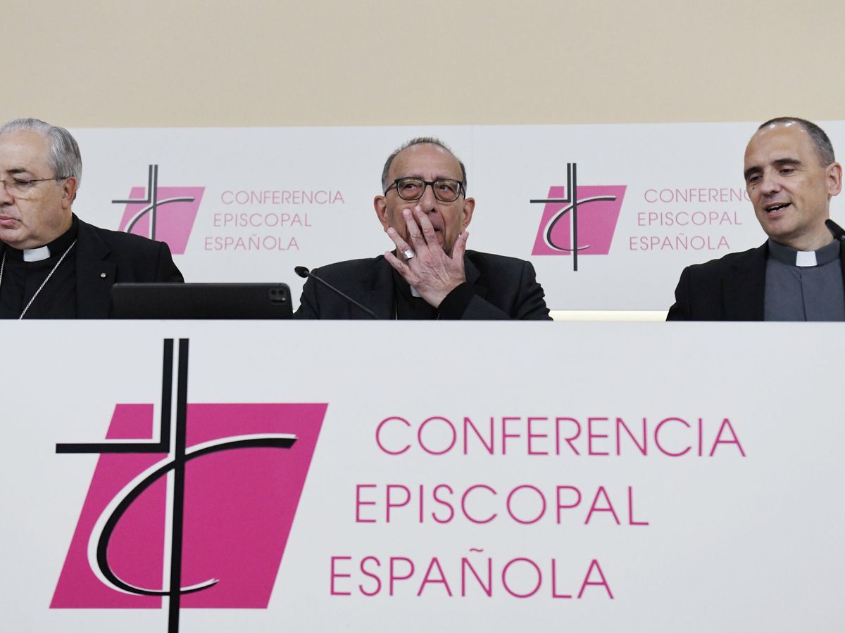 Foto: El obispo auxiliar de Toledo, Francisco César García Magán (i) y el presidente de la Conferencia Episcopal Española, Juan José Omella. (Europa Press/Fernando Sánchez)