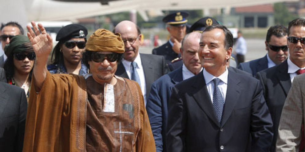 Foto: Gadafi, ante 500 modelos: "El islam debería convertirse en la religión de Europa"