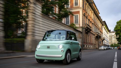 Al volante del Fiat Topolino, un sencillo y curioso cuadriciclo para moverse por la ciudad