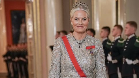 Un vestido con diez años de historia y dos tiaras que provocan un 'déjà vu': cena de gala en Noruega