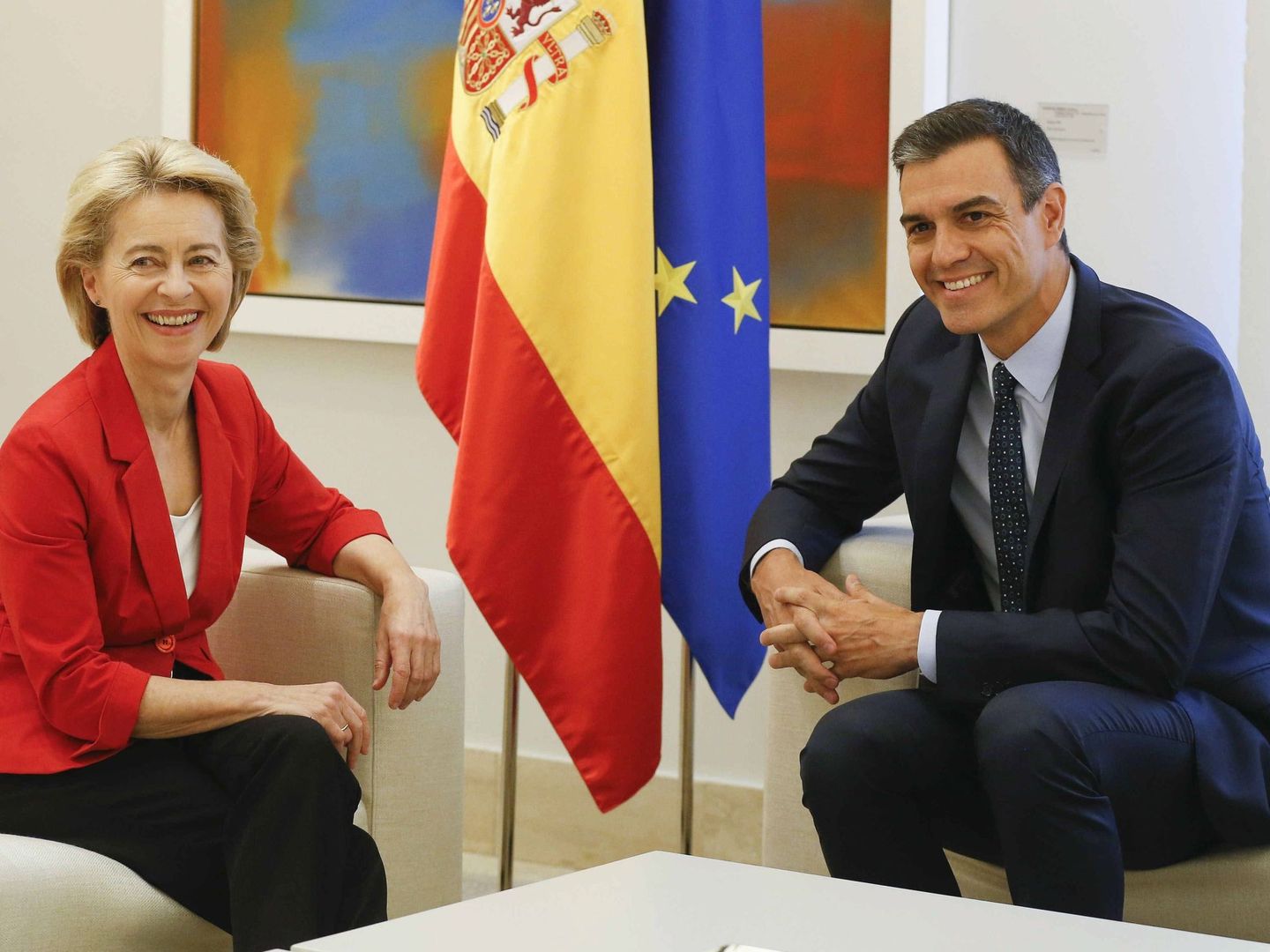 Ursula von der Leyen, junto al presidente español en funciones. (EFE)