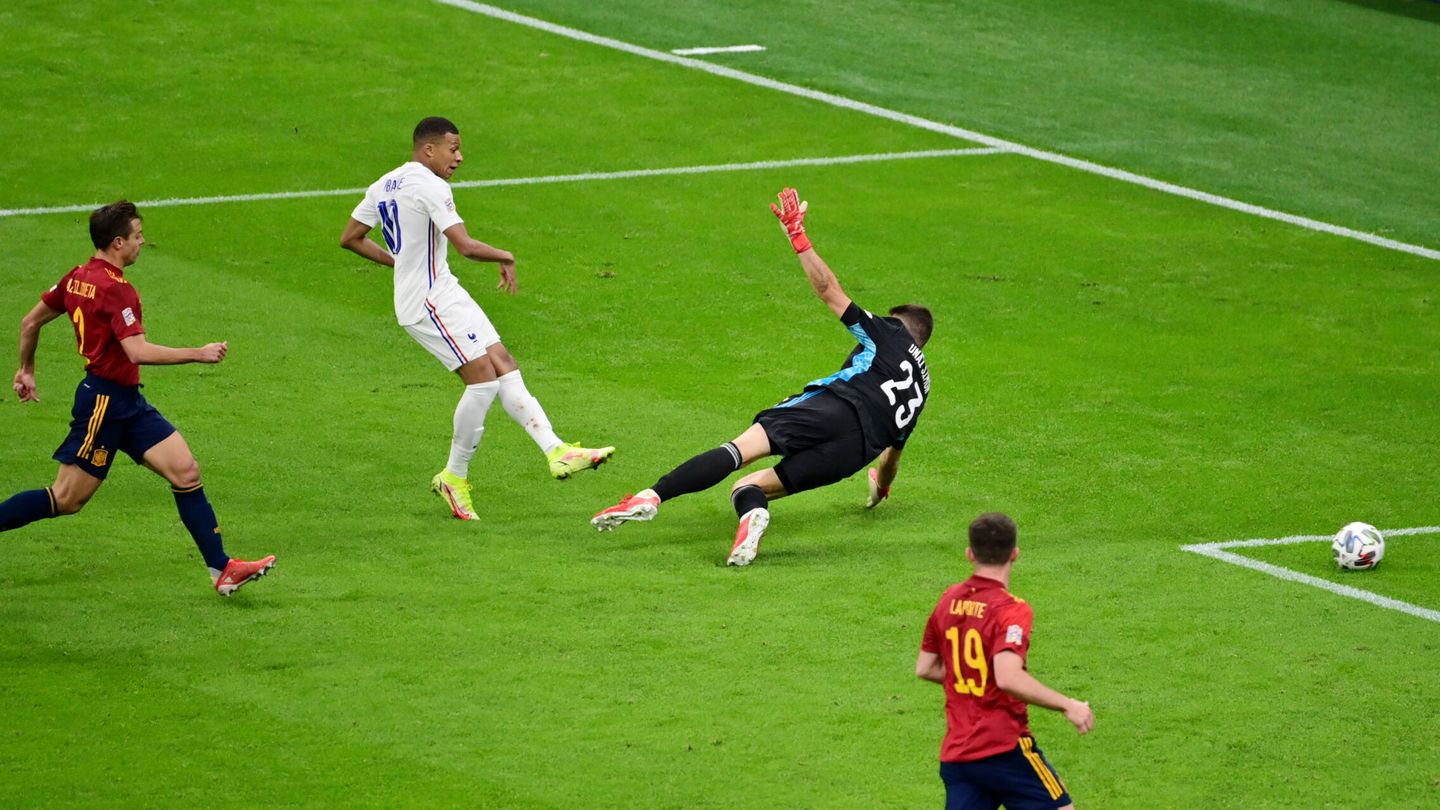 Kylian Mbappé anota el 1-2 final. (Reuters)