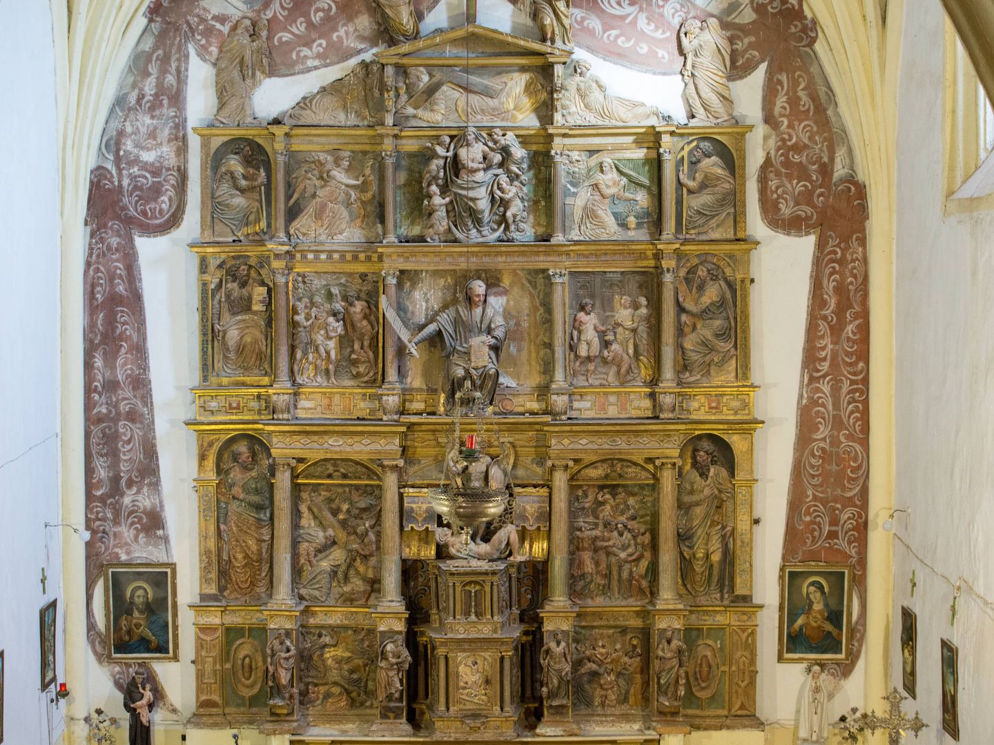 Retablo mayor de la iglesia de San Román, construido por Juan de Esparza en 1575. (EFE)