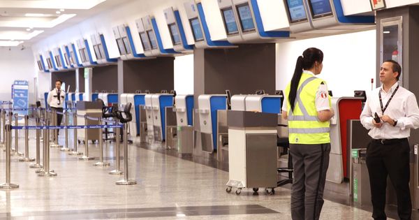 Foto: Poco movimiento en aeropuertos durante paro de estatal aerolíneas argentinas