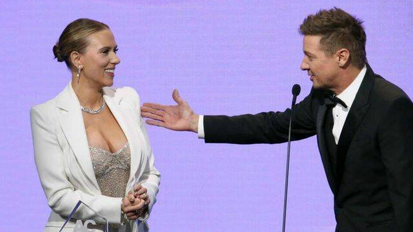  Scarlett Johansson y Jeremy Renner, dos estrellas Marvel. (Getty)