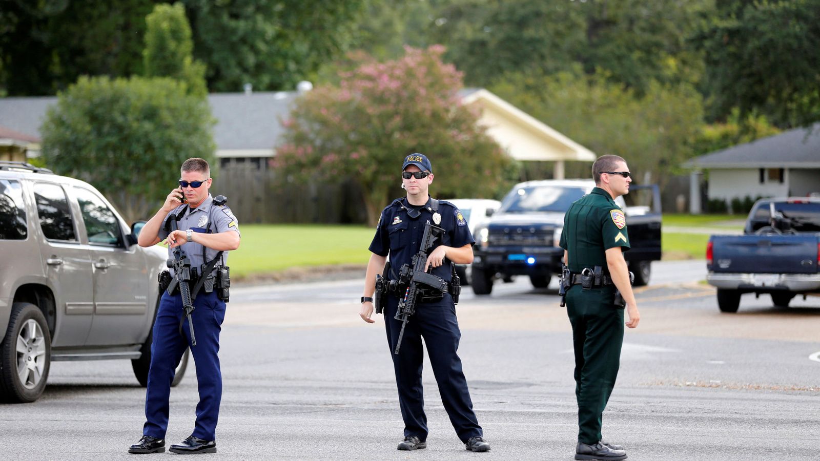 Foto: Agentes de policía responden al tiroteo en Baton Rouge. (Reuters)