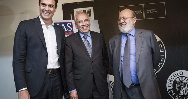 Foto: Pedro Sánchez, con Alfonso Guerra y José Félix Tezanos, en diciembre de 2014, en el 20º aniversario de la revista 'Temas'. (EFE)