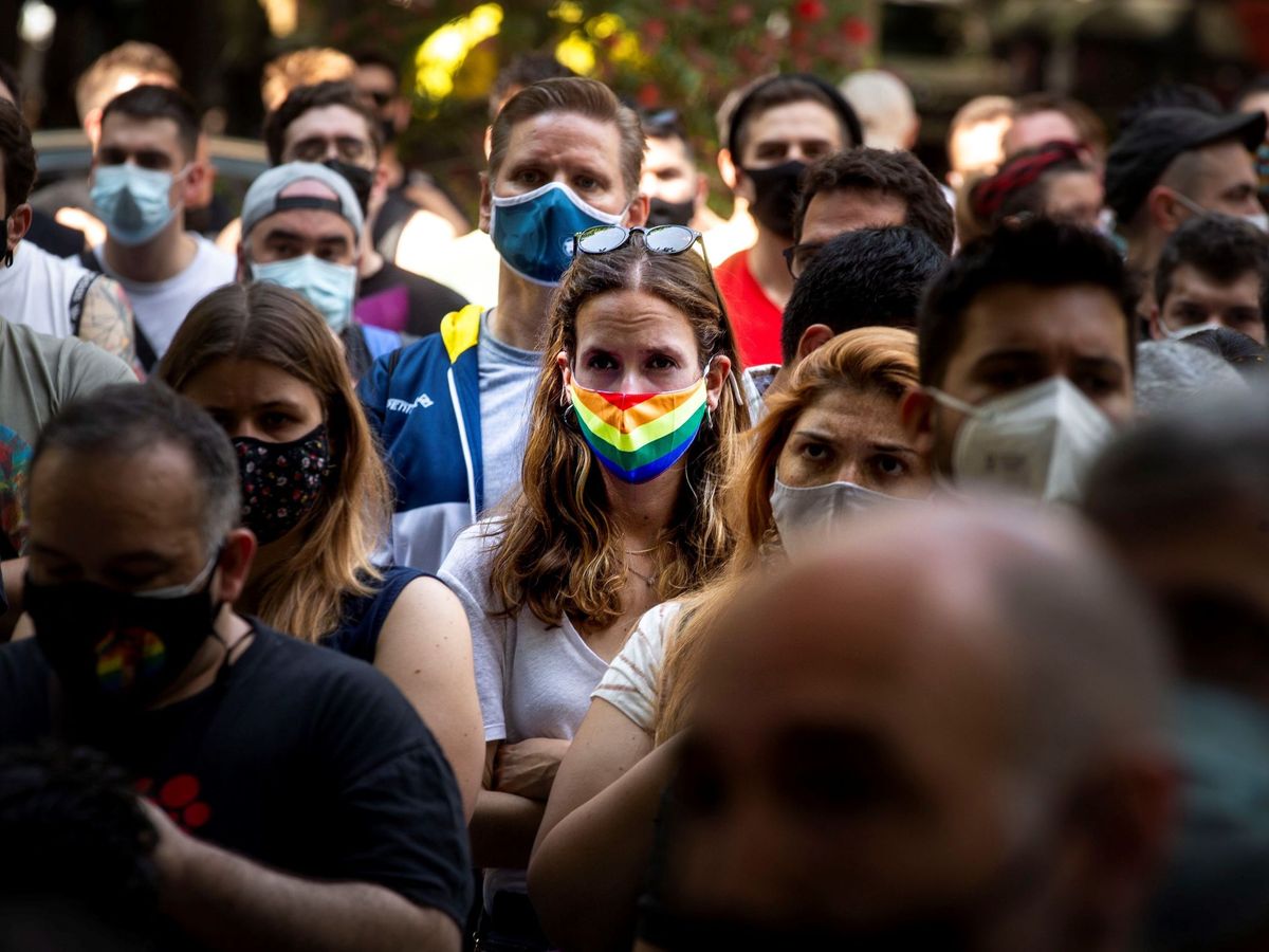 Foto: La plataforma LBTBIcat y el Observatorio contra la Homofobia, en protesta contra las agresiones homófobas del pasado fin de semana. (EFE)