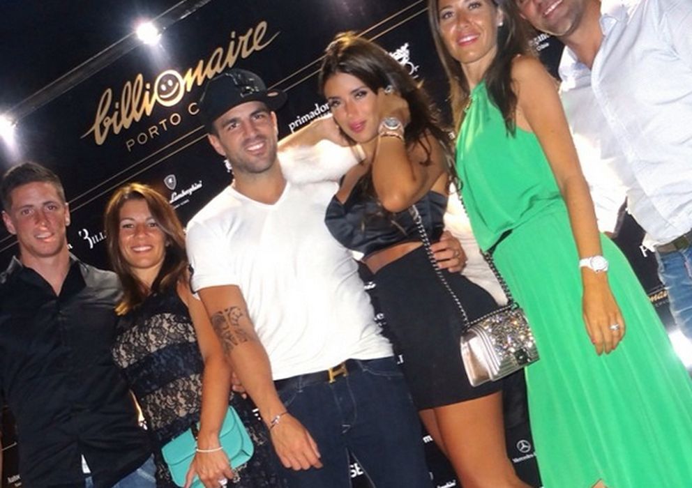 Foto: Fernando Torres y su mujer Olalla, Cesc Fábregas y Daniella Semaan y Xavi Hernández junto a su esposa, Núria Cunillera (Instagram)