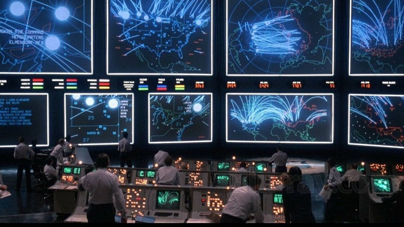 Foto: Escena de la película War Games que muestra las pantallas del sistema de alerta temprana del NORAD, el Comando de Defensa Aeroespacial de América del Norte. (MGM/UA)
