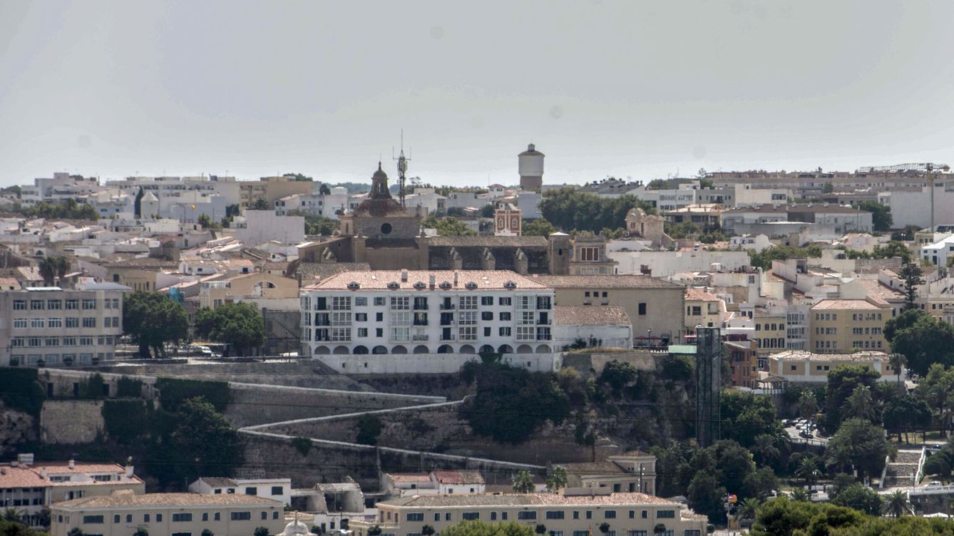 Foto: Viviendas del centro urbano de Menorca. (EFE/David Arquimbau Sintes)