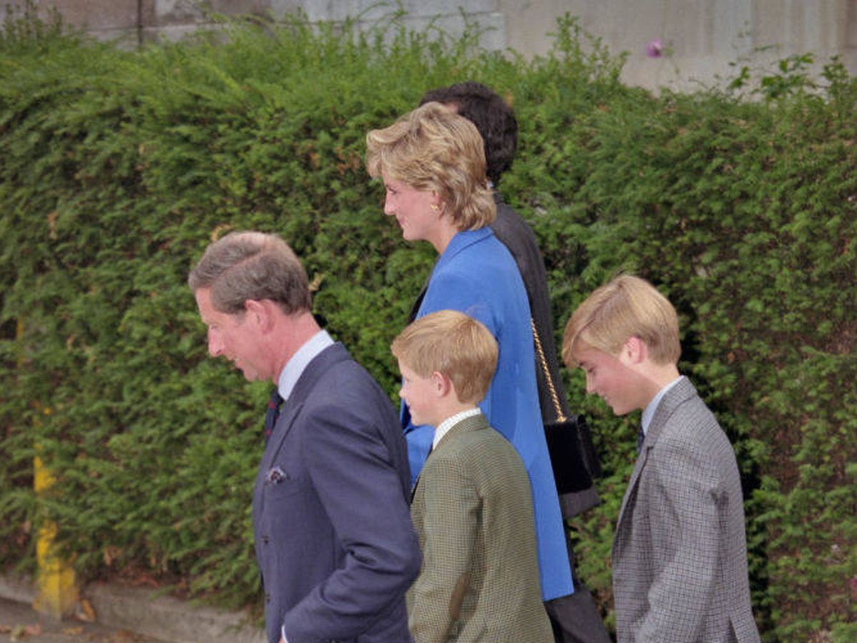 Foto: Carlos de Inglaterra y Lady Di, junto a sus hijos en una imagen de archivo. (Getty)