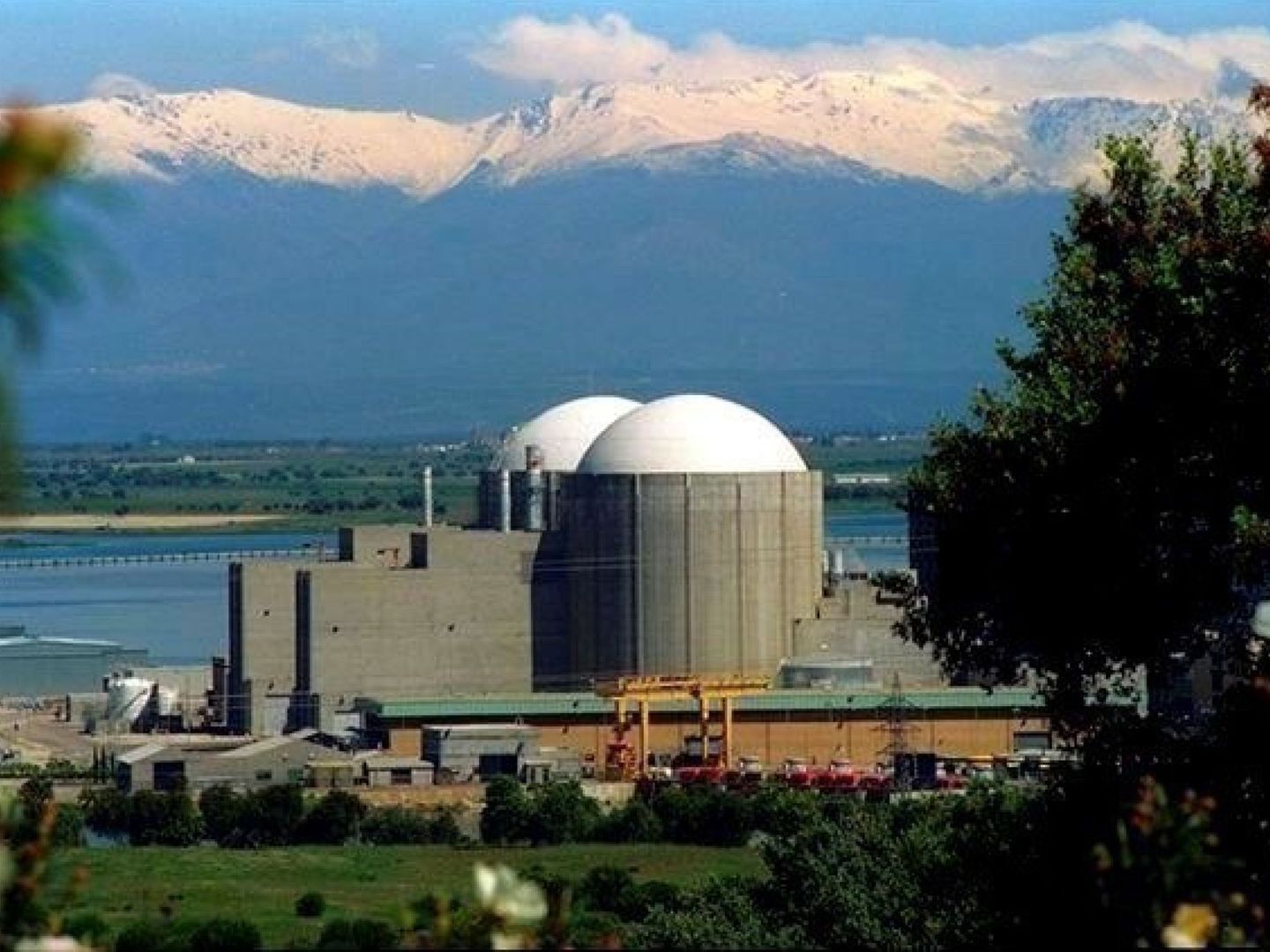 Central Nuclear de Almaraz en Cáceres. (EFE)