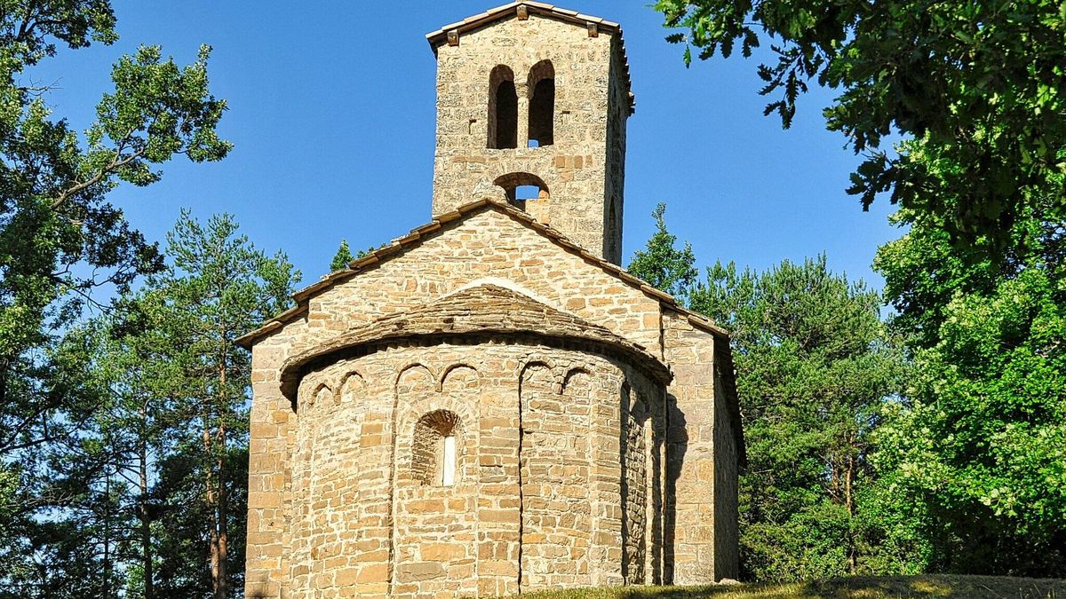 Esta iglesia desconocida de Barcelona es un tesoro románico lleno de pinturas y apenas visitado por los turistas