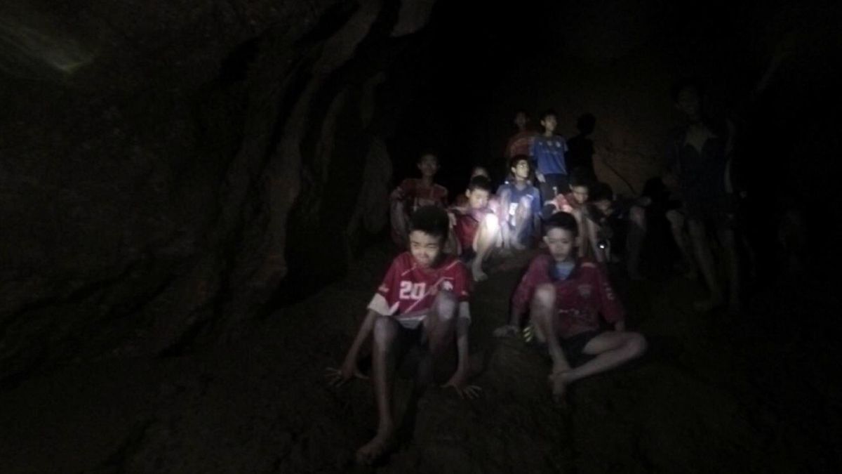 Cómo doce niños en una cueva acabaron con la división que ha ensangrentado Tailandia