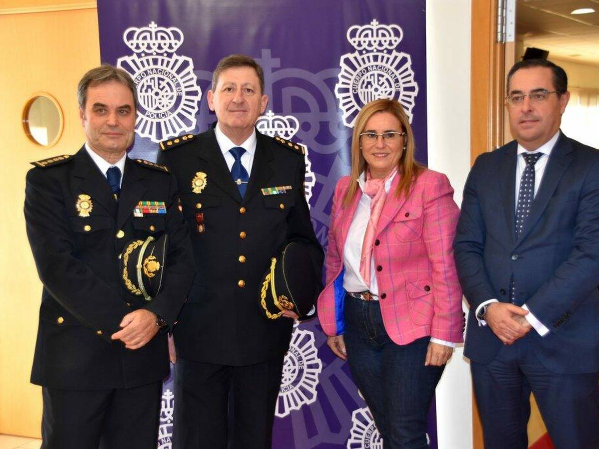 Foto: José María Tocornal, segundo por la izquierda, junto a la alcaldesa de Fuengirola, Ana Mula, durante su presentación en enero de 2018. (Ayuntamiento de Fuengirola)