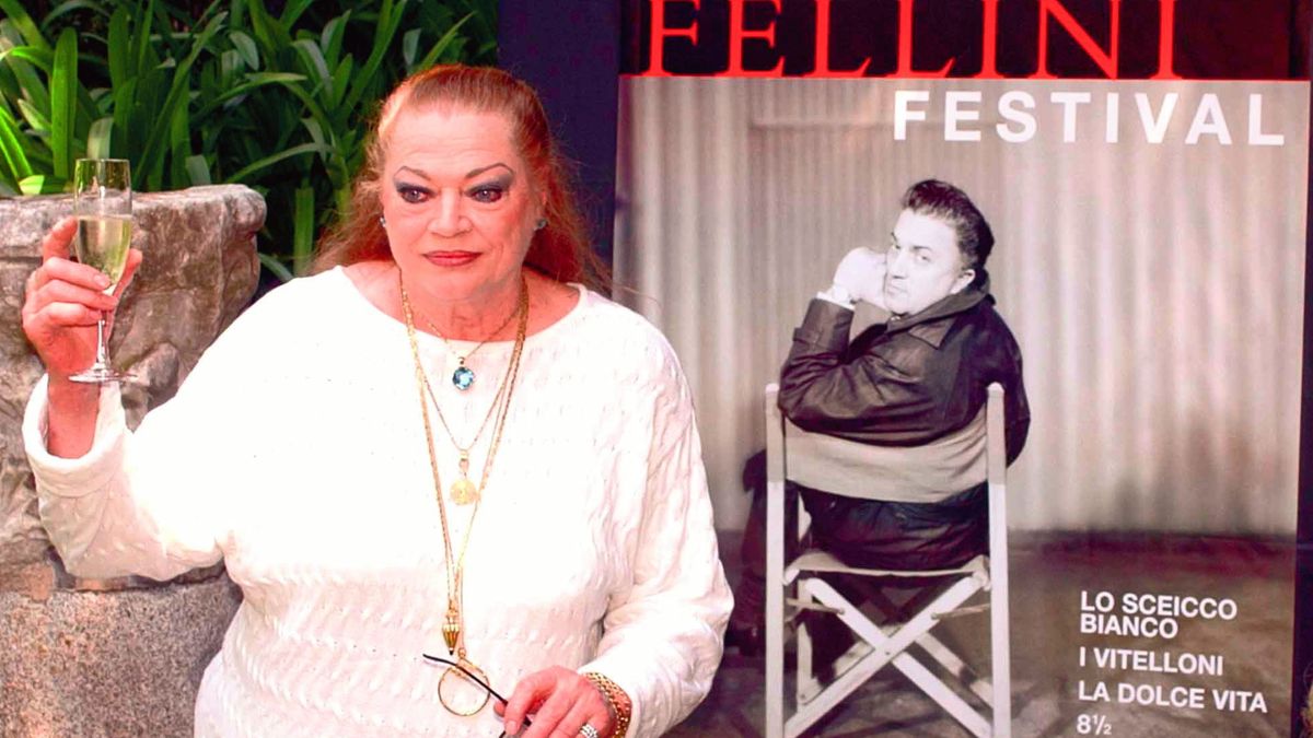 Muere Anita Ekberg, la explosiva musa de Fellini que se bañó en la Fontana di Trevi