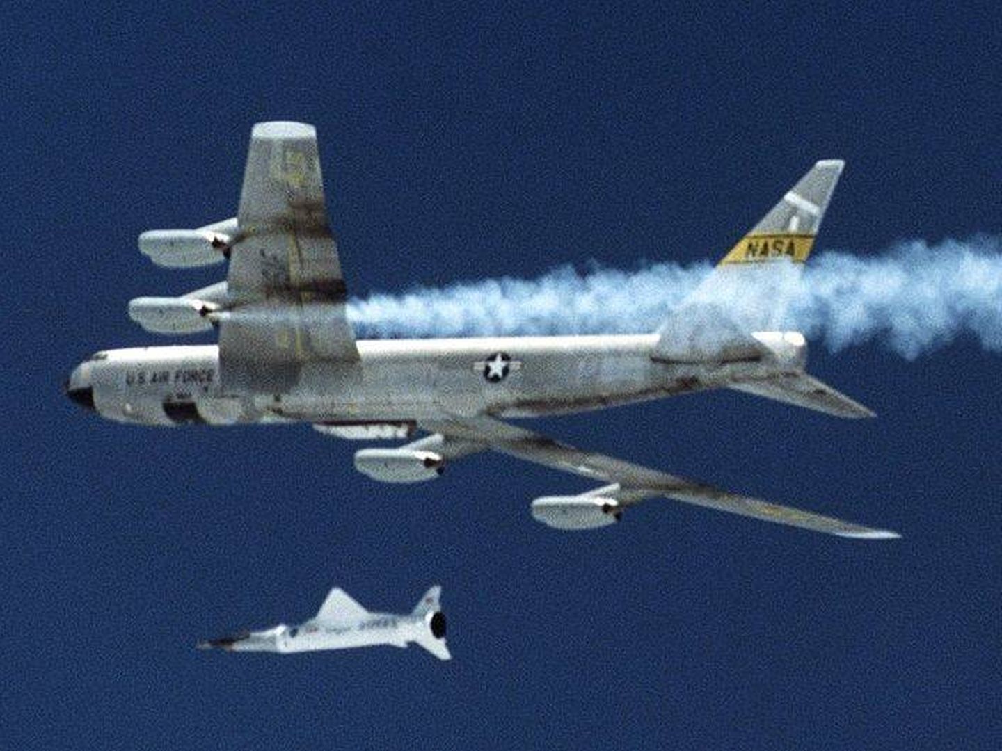 X-43 lanzado desde un B-52. (Foto: NASA)